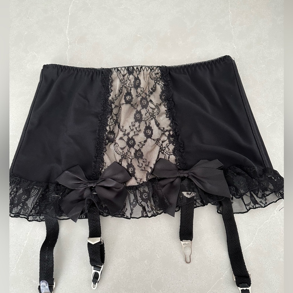 NEW Underwear bundle 10 thong/cheeky and 1 garter belt